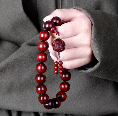 小葉紫檀佛珠佩戴的講究 顆數背后的文化意蘊與飾品選擇